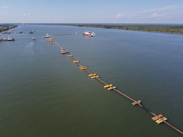 Salt water wedge in Mississippi River threatens drinking water in